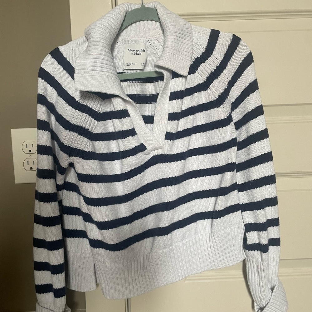 Abercrombie & Fitch Women's Navy and White Striped Sweater